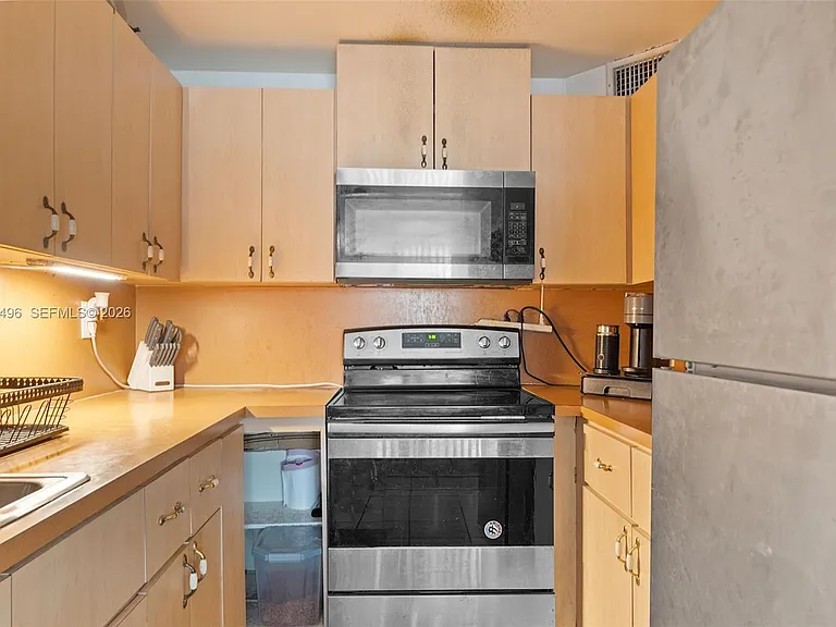 6620 W 2nd Ct — Photo 9
