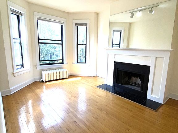 2nd image of 1204 W Addison St APT 2W