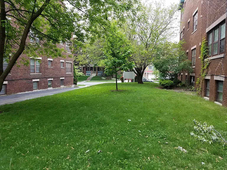 2528 N Maryland Ave — Photo 34