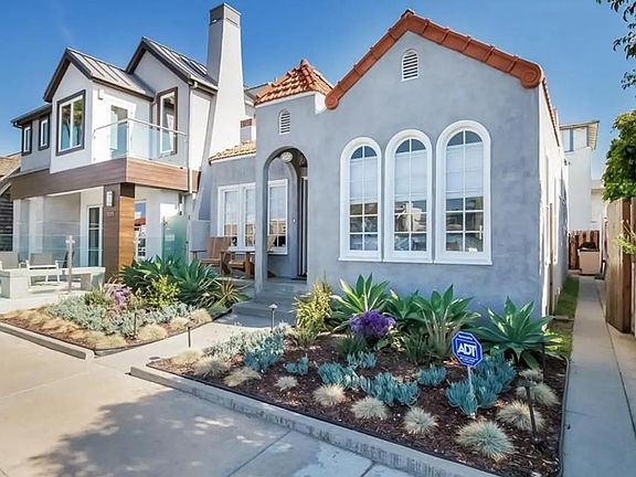 2nd image of 1113 W Balboa Blvd