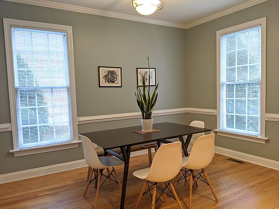 Specious dining room