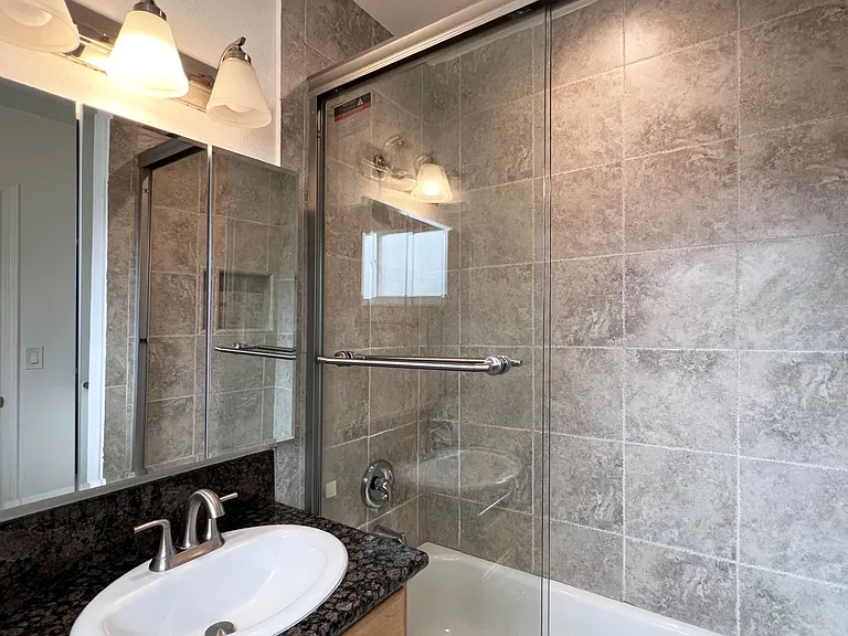 2642 W Porter Ave #12 — Photo 16
