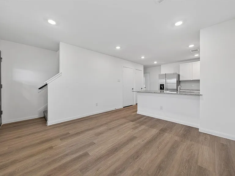 12239 Shield Crest Ct — Photo 7