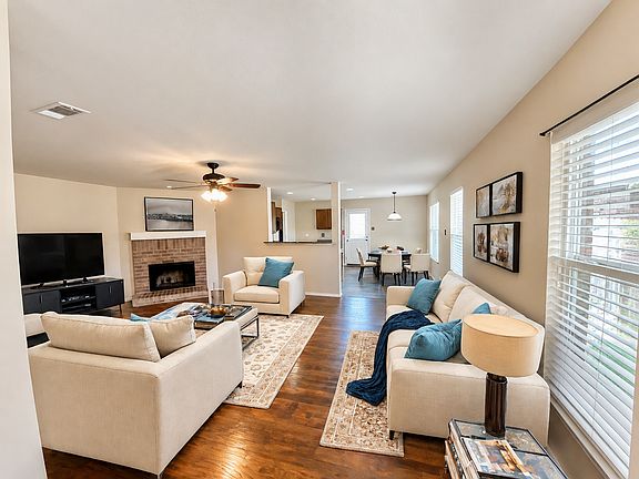3rd image of 1921 Nightingale Dr
