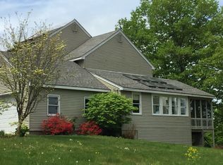 70 Grandview Dr, Weare, NH 03281