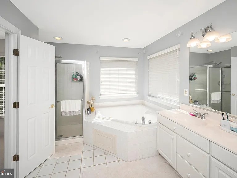 16005 Kings Mountain Rd — Photo 30