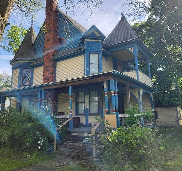 1st image of 221 N Main St