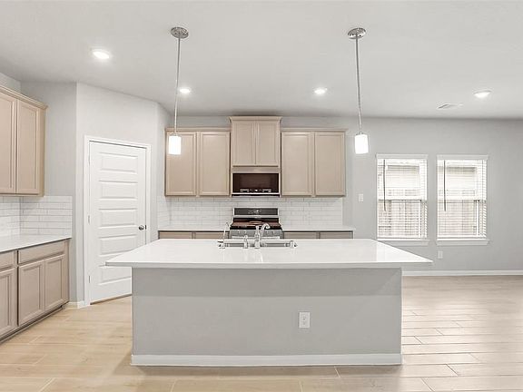 4th image of 2015 Stella Ln