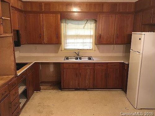 5th image of 3110 Glenelm Ct