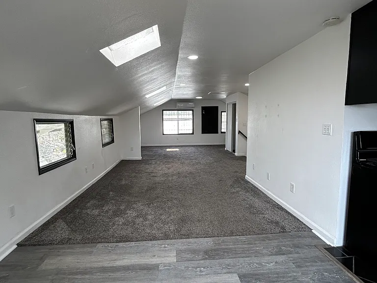 2611 University Ave #B — Photo 5