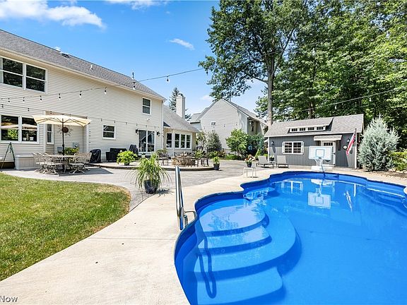 2nd image of 423 Crestwood Dr