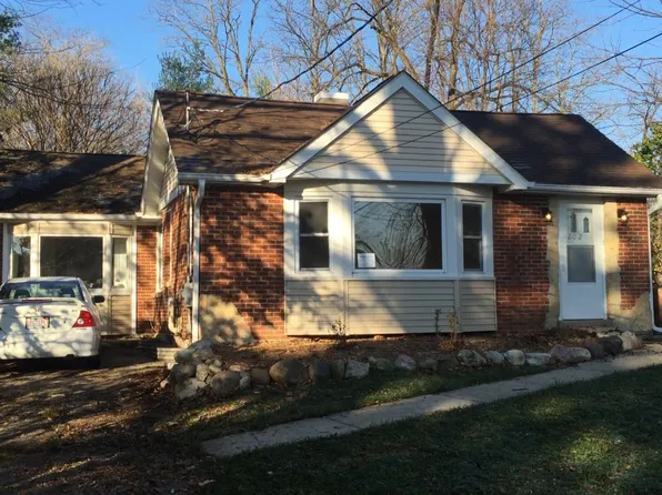 202 Liberty Ave, Fox River Grove, IL 60021