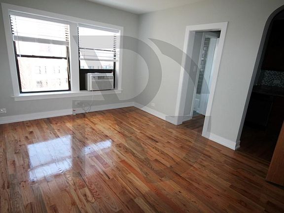 3rd image of 550 W Arlington Pl APT 211