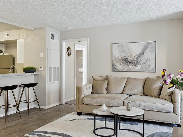 2 Bedroom (Renovated) - 2 Bed / 2 Bath - 962 Sq.Ft.