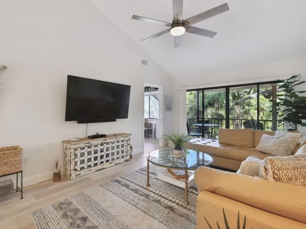 1667 Brookhouse Cir, Sarasota, FL