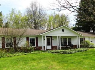 530 Hemlock Rd, Chagrin Falls, OH 44022