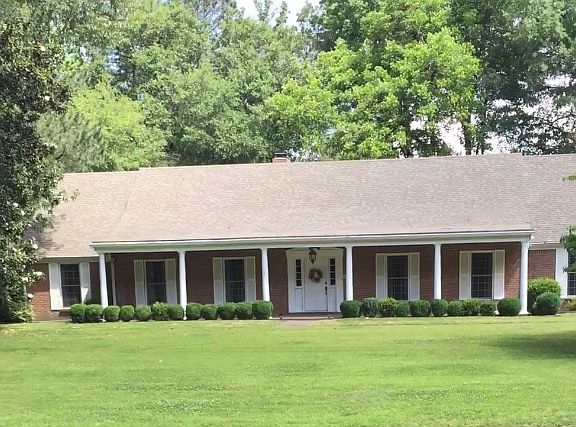 2nd image of 906 Cooper Dr