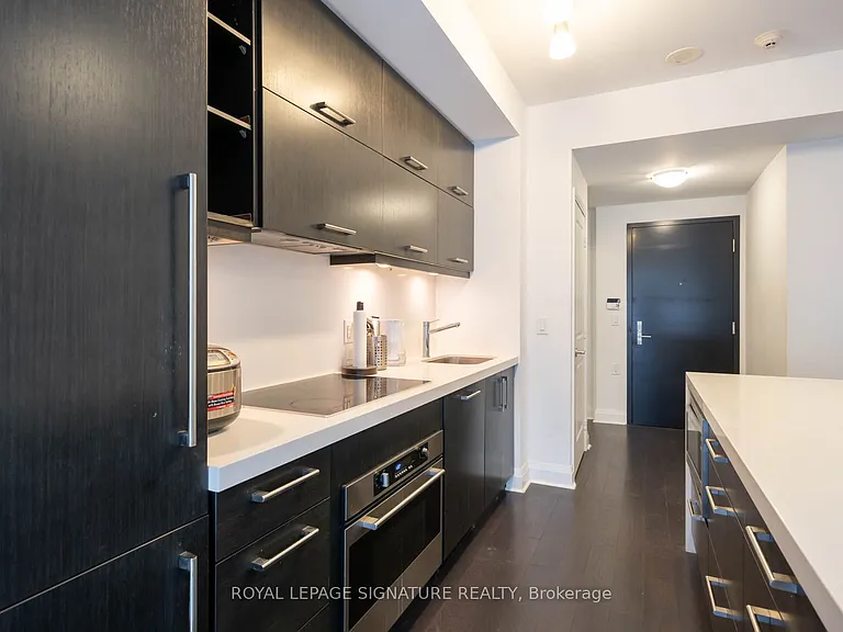 1080 Bay St #901 — Photo 1