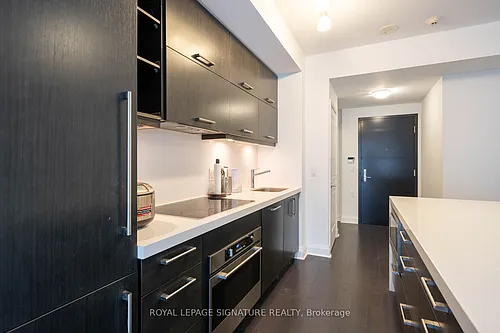 1080 Bay St #901 Photo 1