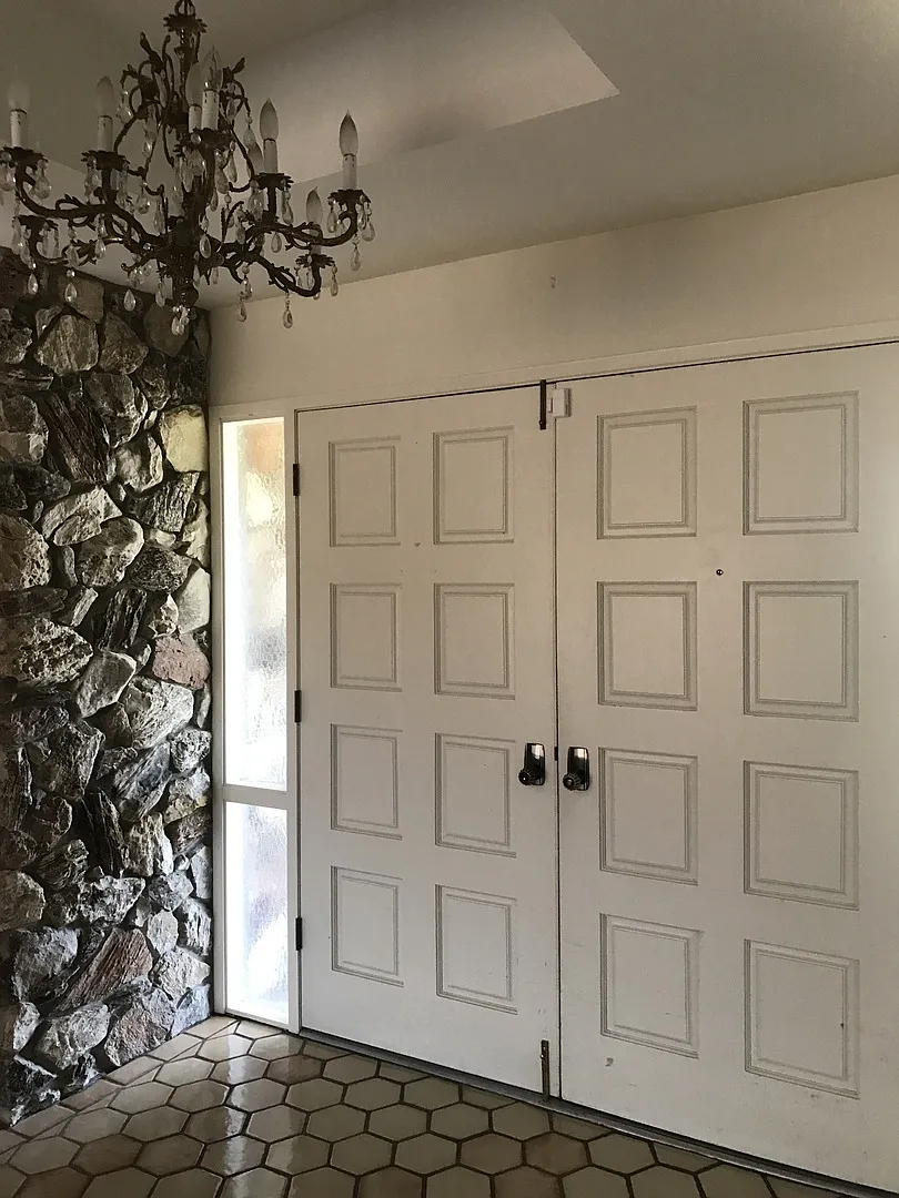 Expansive 3,600 Sq Ft Home on 10,000 Sq Ft Lot - Coming soon! — Photo 3