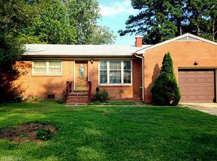 8 Maynard Dr, Newport News, VA 23601