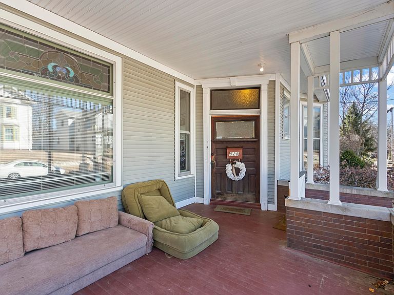Listing photo 3