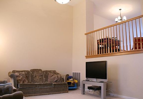 3rd image of 1122 Longwood Dr