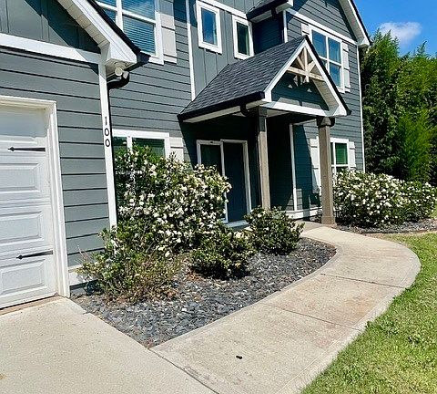 4th image of 100 Fenwick Manor Dr