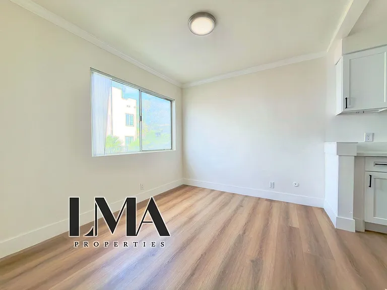 8208 Romaine St #1A — Photo 17