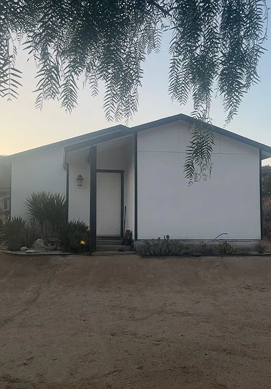 2 bed, 1.0 bath, 700 sqft, $1,800 — Photo 1