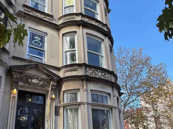 196 8th Avenue image 1 of 9