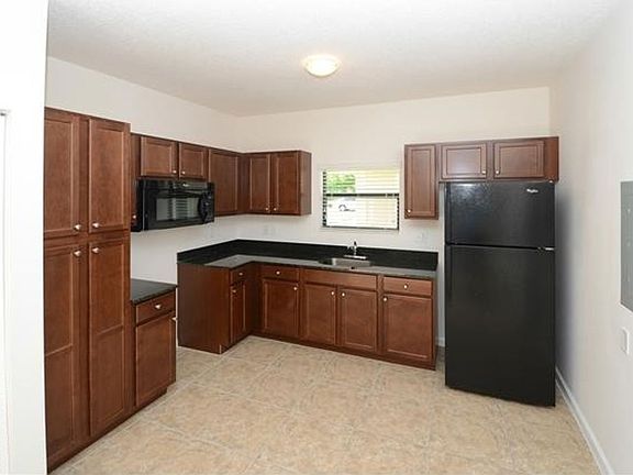 5th image of 1025 NE 10th Ave APT 2