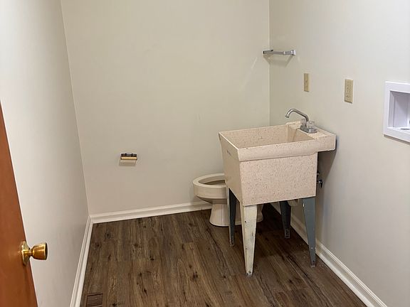 3rd image of 107 Linden Ave #107