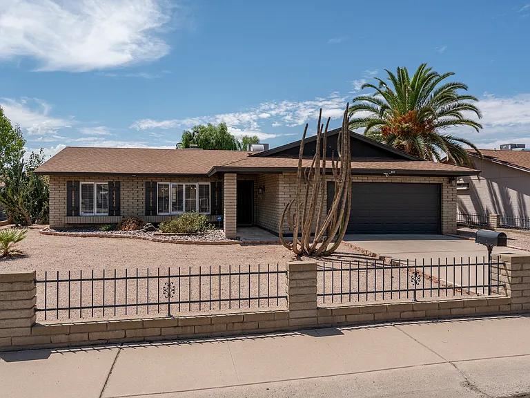 951 W La Jolla Dr — Photo 1