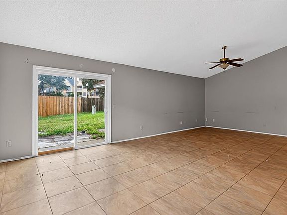 3rd image of 6516 Piccadilly Ln