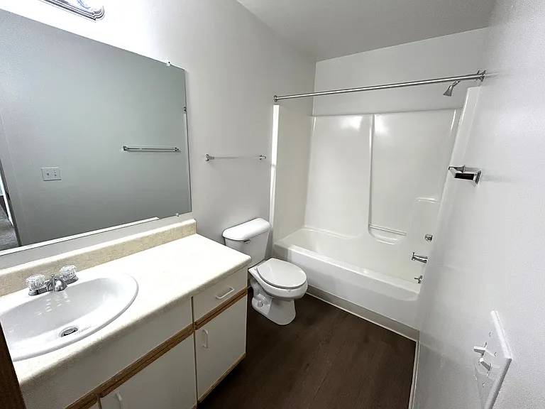 Thornridge Apartments — Photo 46