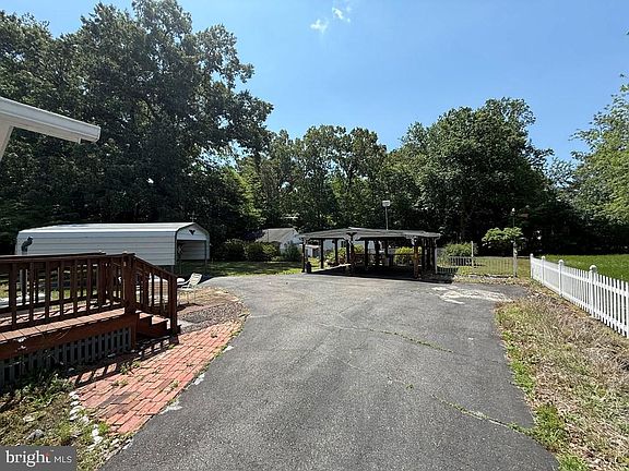 3rd image of 664 Sandy Point Rd