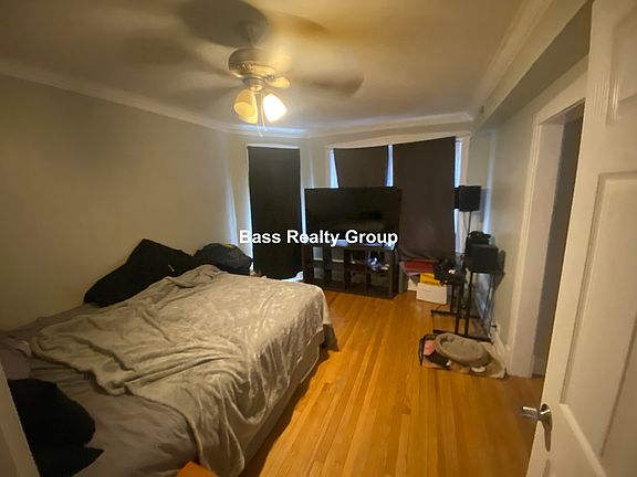 4th image of 7014 N Paulina St #1