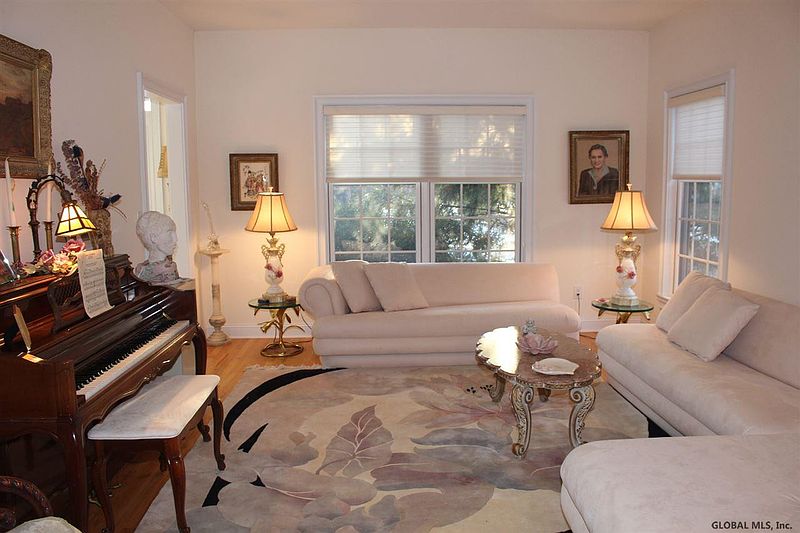 4th image of 224 BENTWOOD Court