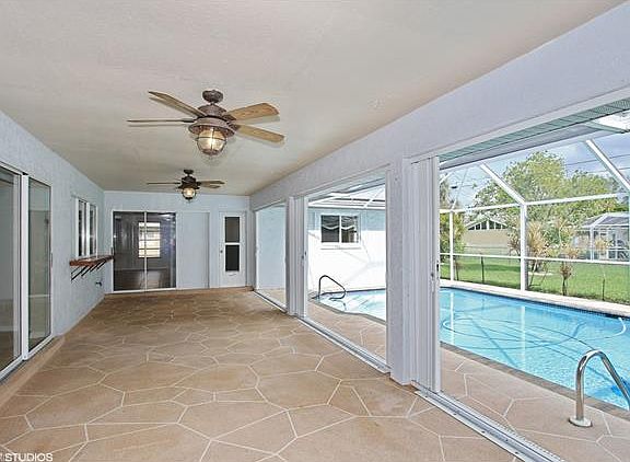 3rd image of 427 SW 38th St