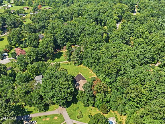 4th image of Skyline Dr