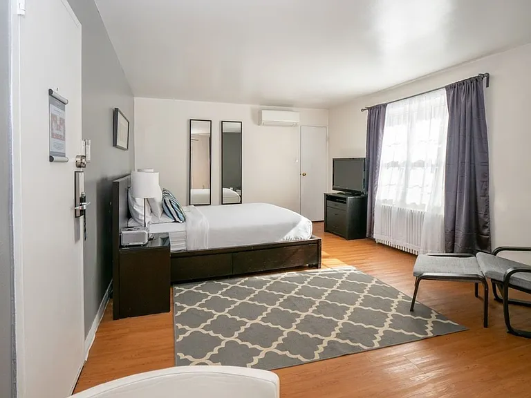 5426 Fifth Avenue — Photo 3