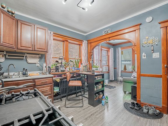 4th image of 1922 Grove Ave