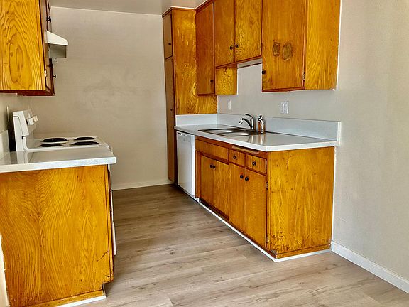 5th image of 41608 Marine Dr #C