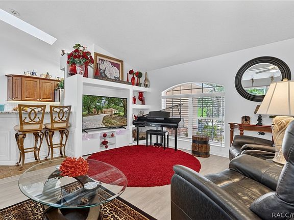 3rd image of 507 E Gilchrist Ct