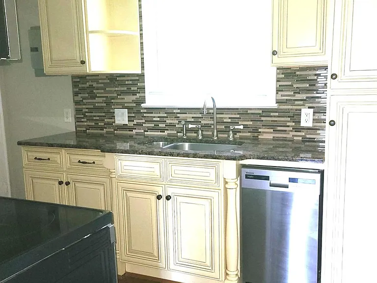 557 Wakefield Dr #D — Photo 2