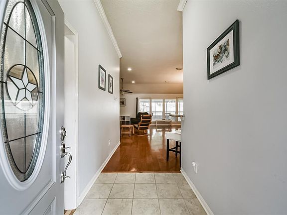 3rd image of 1018 Canterbury Drive