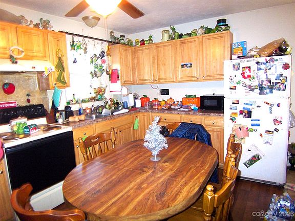 5th image of 116 W Shannonhouse St