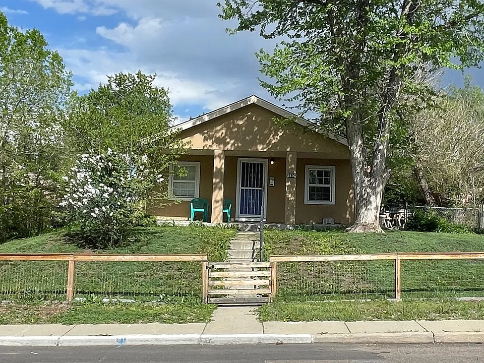 810 Lowell Blvd