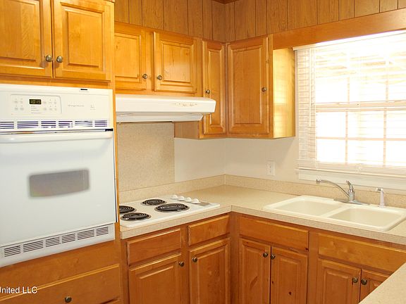 4th image of 2104 Sandalwood Pl